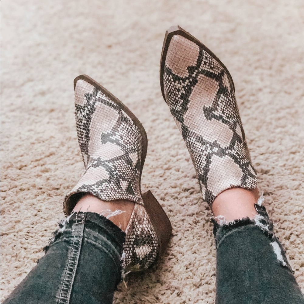 Vince Camuto Gigietta Snakeskin